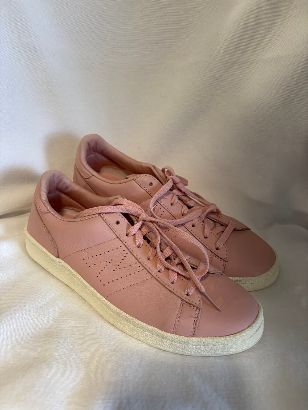 New Balance Pink Leather Lace Up Sneaker Shoes Womens  Size 8